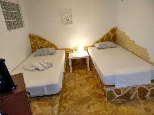 Apartment with Private Pool — Kiato — photo 5