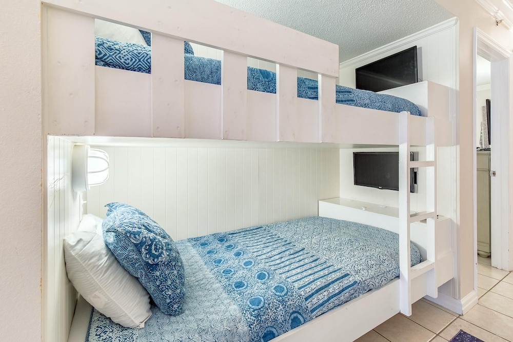 Pelican Beach Resort 410 - photo 2