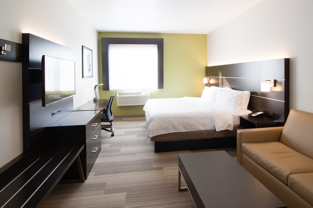 Holiday Inn Express & Suites Worthington by IHG - photo 18