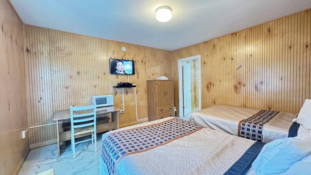 Boardwalk Sand & Surf Inn Oceanfront - photo 38