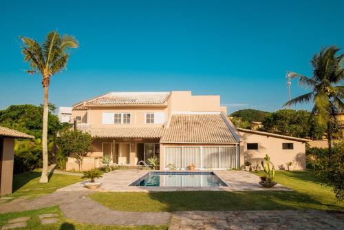 Mansão com quintal amplo em Cabo Frio Ogiva