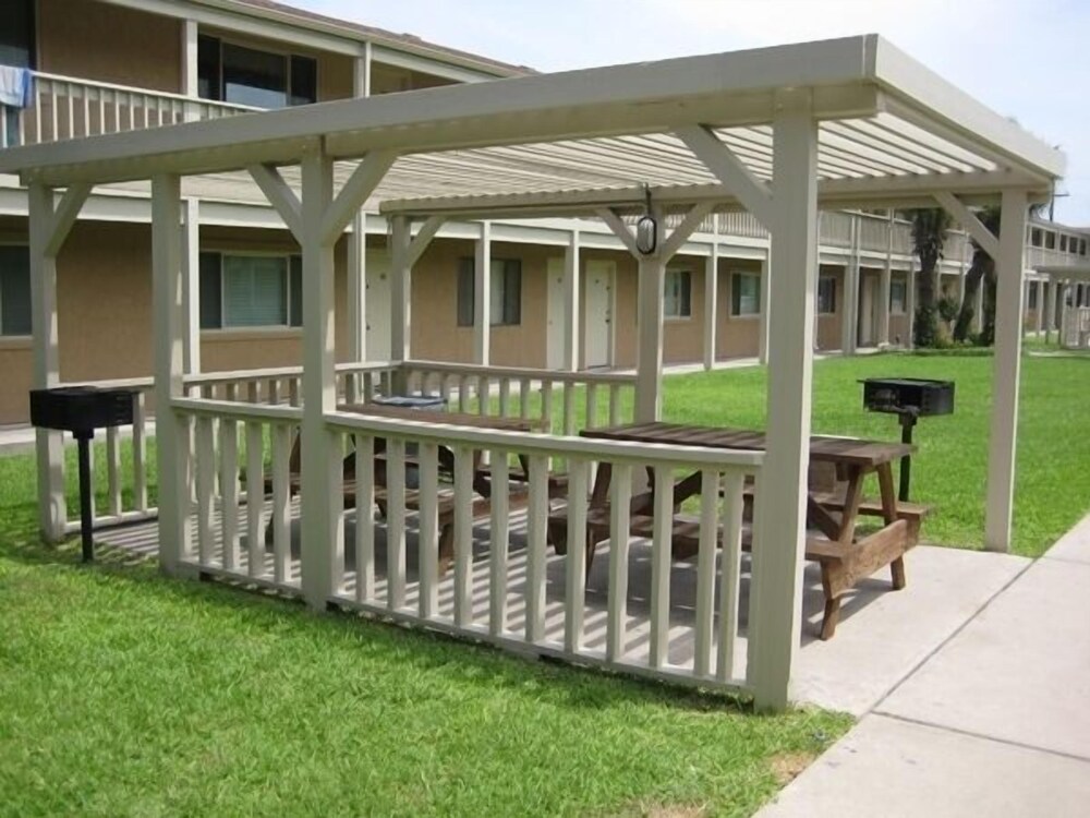 Courtyard #219 - photo 20
