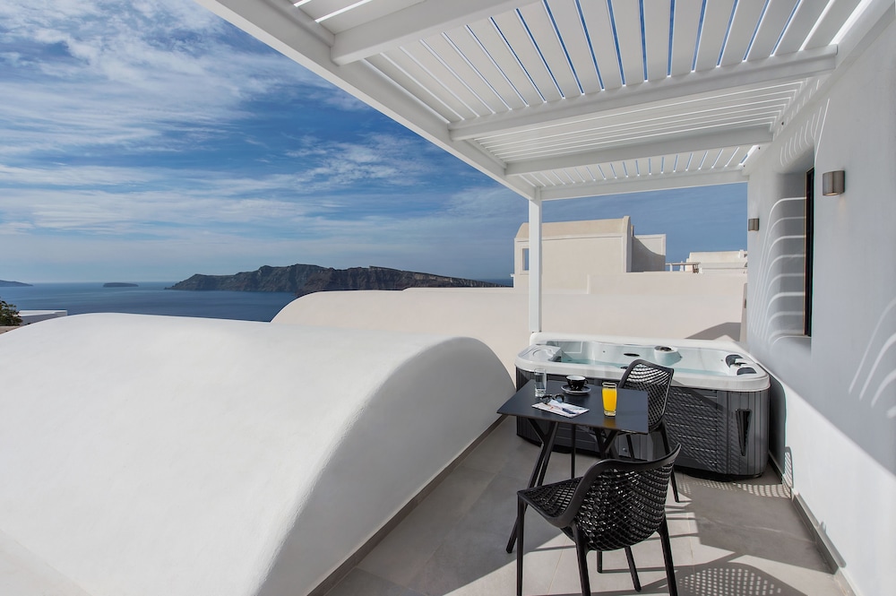 Elea Casa — 4-Star Luxury Hotel in Oia, Greece