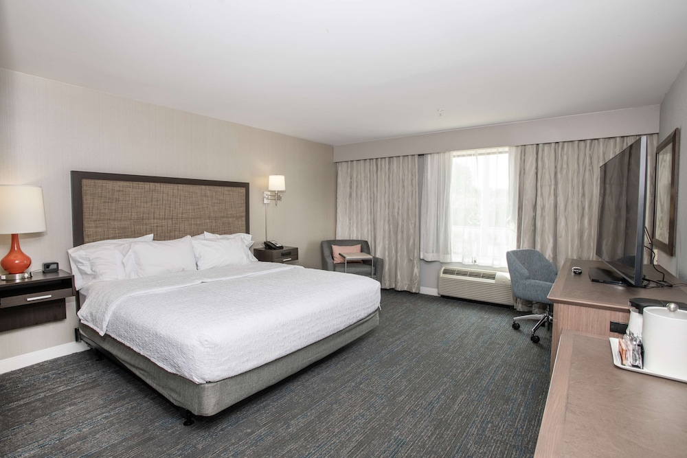 Hampton Inn & Suites Cincinnati Kenwood - photo 15