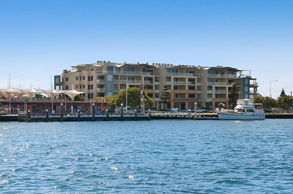Riverside Apartments & Hotel Ballina