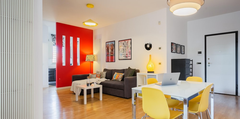 Ivy House in Bari With 1 Bedrooms and 1 Bathrooms — 4-Star Luxury Hotel in Bari, Italy