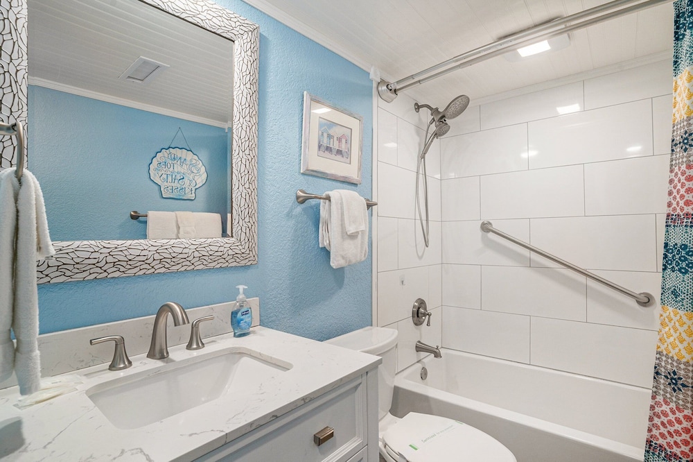 1001 Waters Edge Resort 3 Bedroom Condo by RedAwning - photo 14