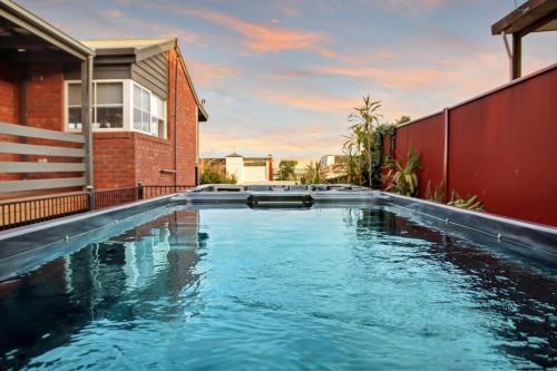 Cruickshank Retreat I Spa and Dip Pool — carbon neutral stay, Ocean Grove