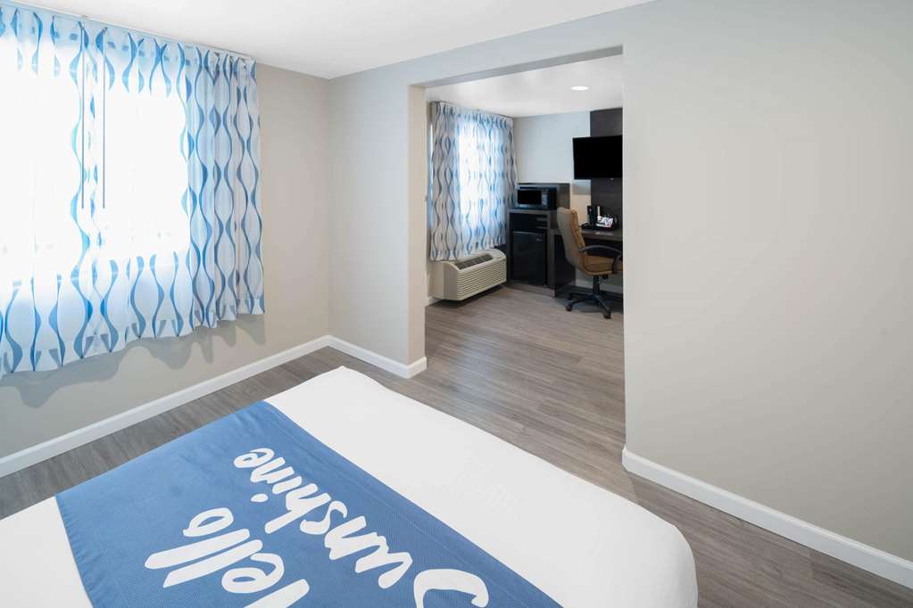 Days Inn by Wyndham Galt Elk Grove South - photo 17