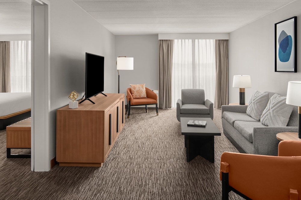 Sheraton Milwaukee Brookfield Hotel - photo 12