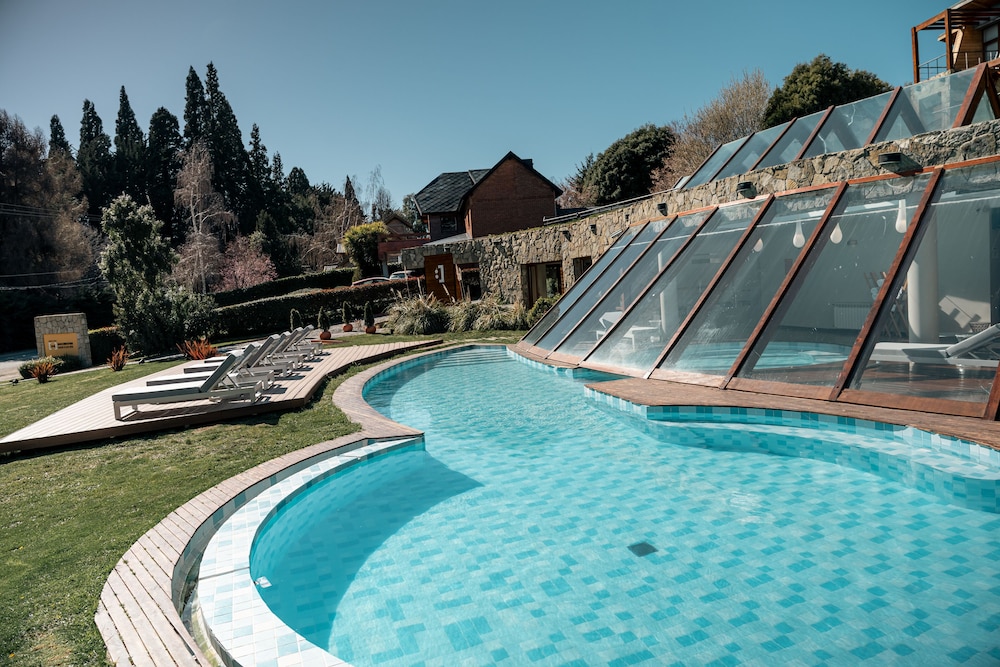 Rochester Bariloche Suites & Spa in San Carlos De Bariloche, Argentina