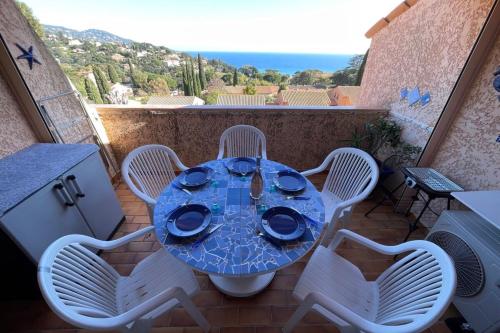 Duplex A Pramousquier Vue mer in Le Lavandou, France