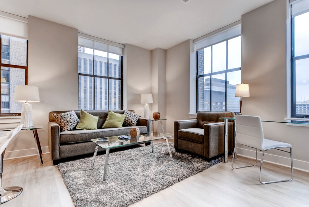 Global Luxury Suites At Light Street - photo 10