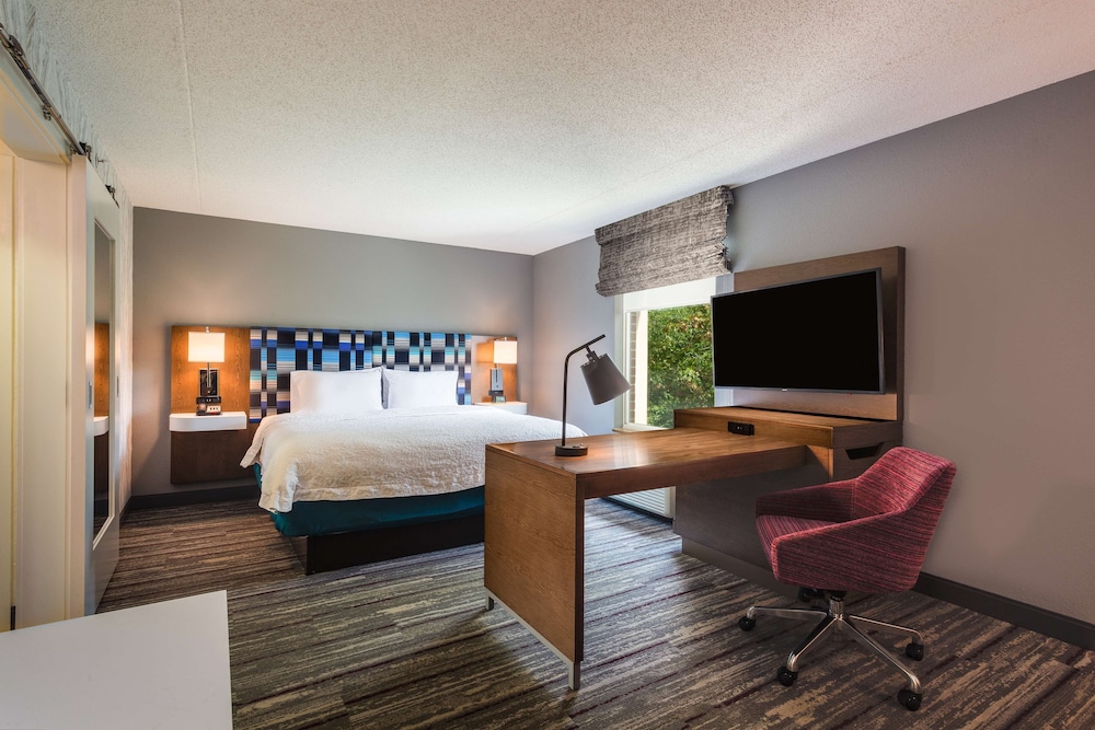 Hampton Inn & Suites Herndon Reston - photo 21