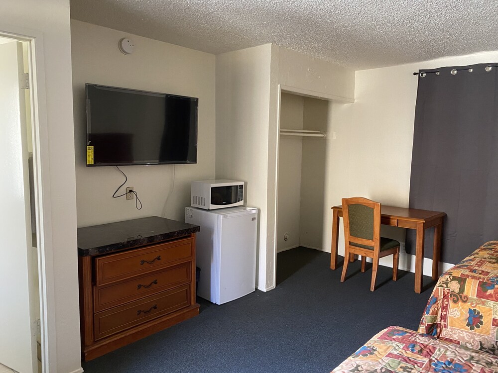 Golden Hills Motel - photo 6