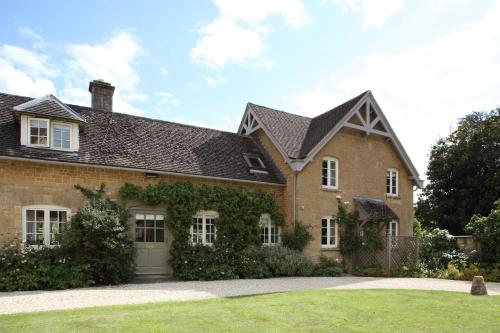 Goodwood Cottage — 5-Star Luxury Hotel in Witney, United Kingdom