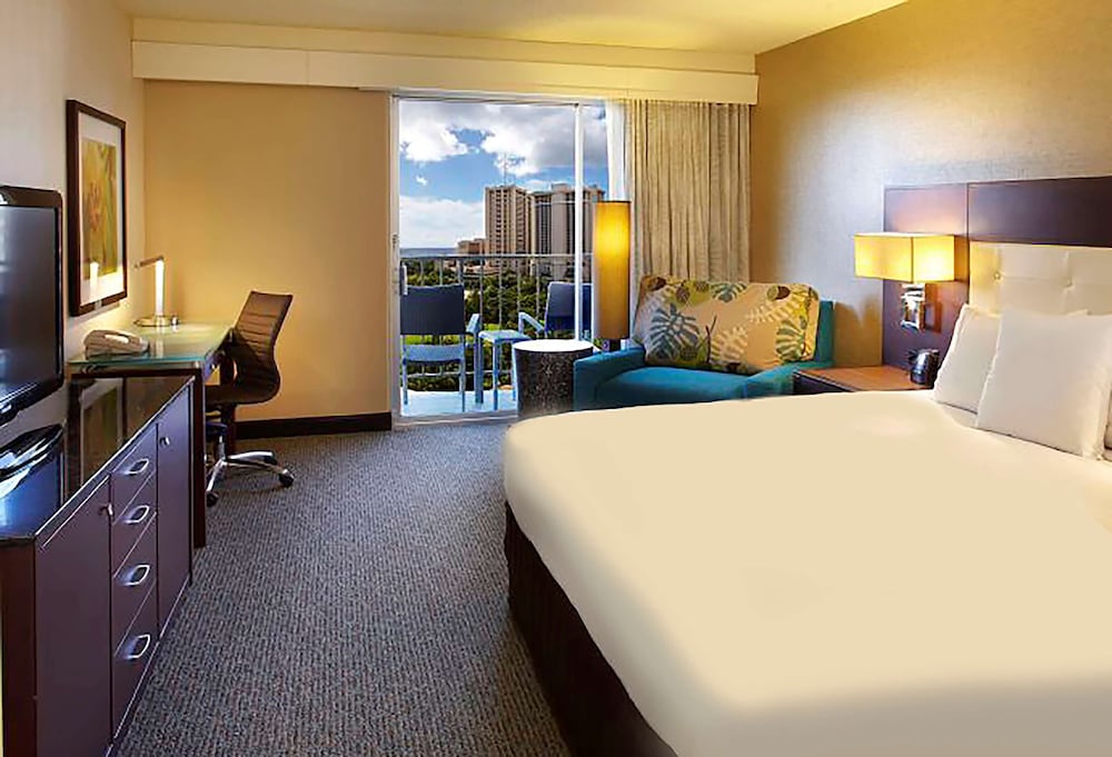 DoubleTree by Hilton Hotel Alana Waikiki Beach - photo 7