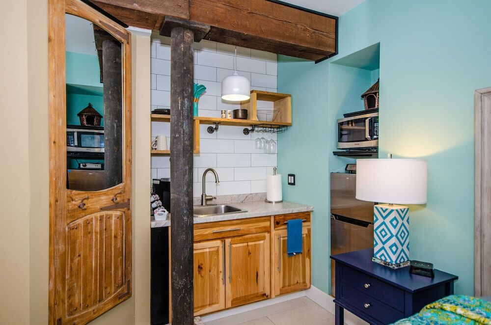 Tobacco Warehouse Inn - photo 9