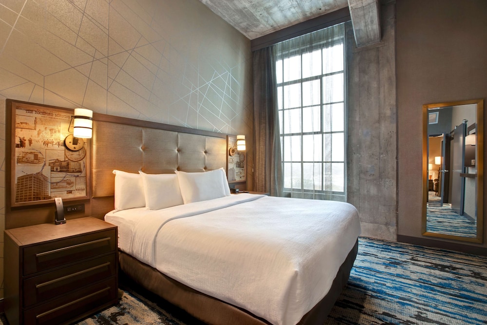 Embassy Suites by Hilton Rockford Riverfront - photo 5