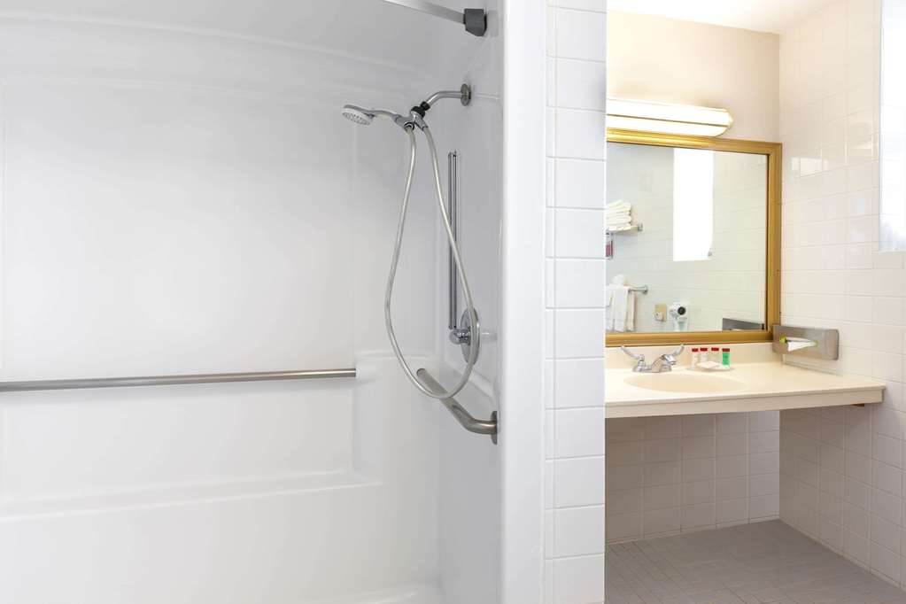 Ramada by Wyndham Jersey City - photo 7