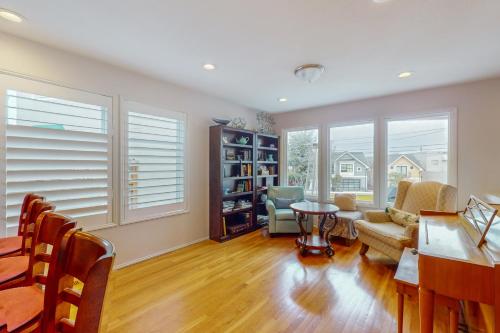 Alki Adventures — 4-Star Luxury Hotel in Seattle, United States