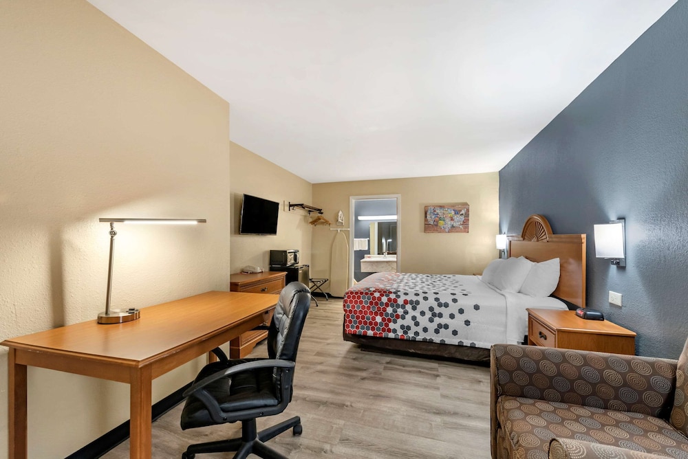 Econo Lodge Erlanger Cincinnati Airport - photo 14
