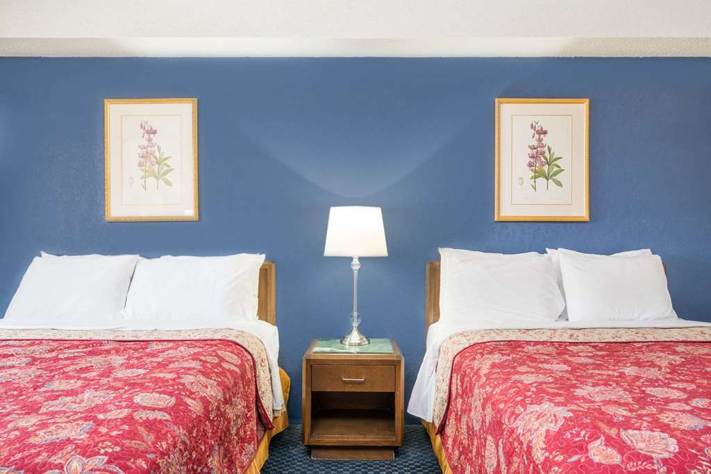 Knights Inn Litchfield - photo 7