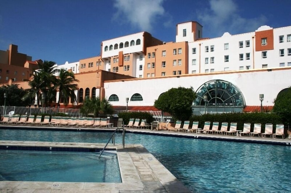 Hollywood Beach Resort Large Studio Sleeps 4 - photo 12