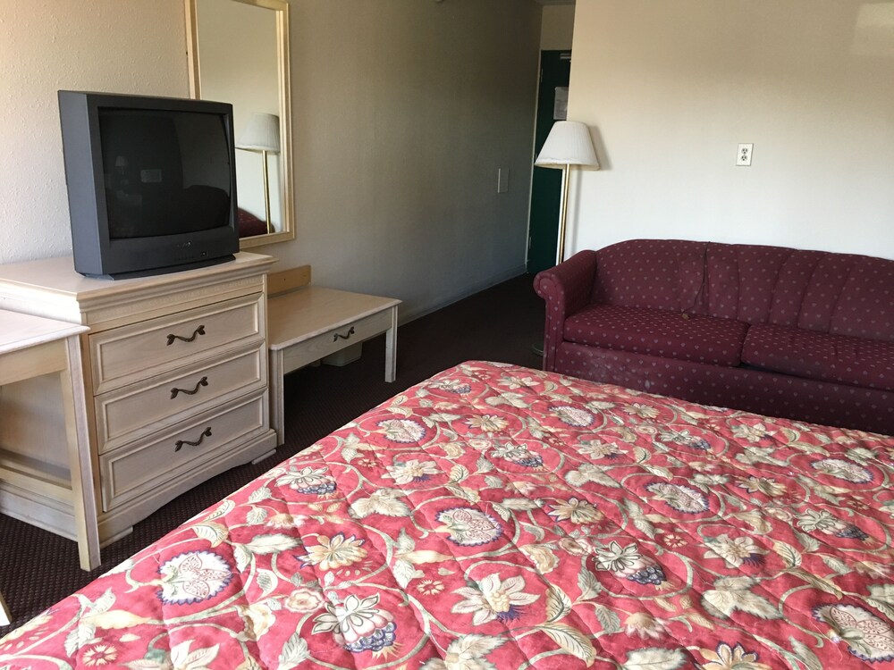 Quality Quarters Inn - photo 7