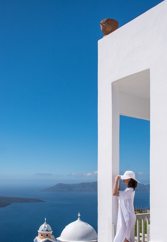 Amelot Art Suites in Fira, Greece