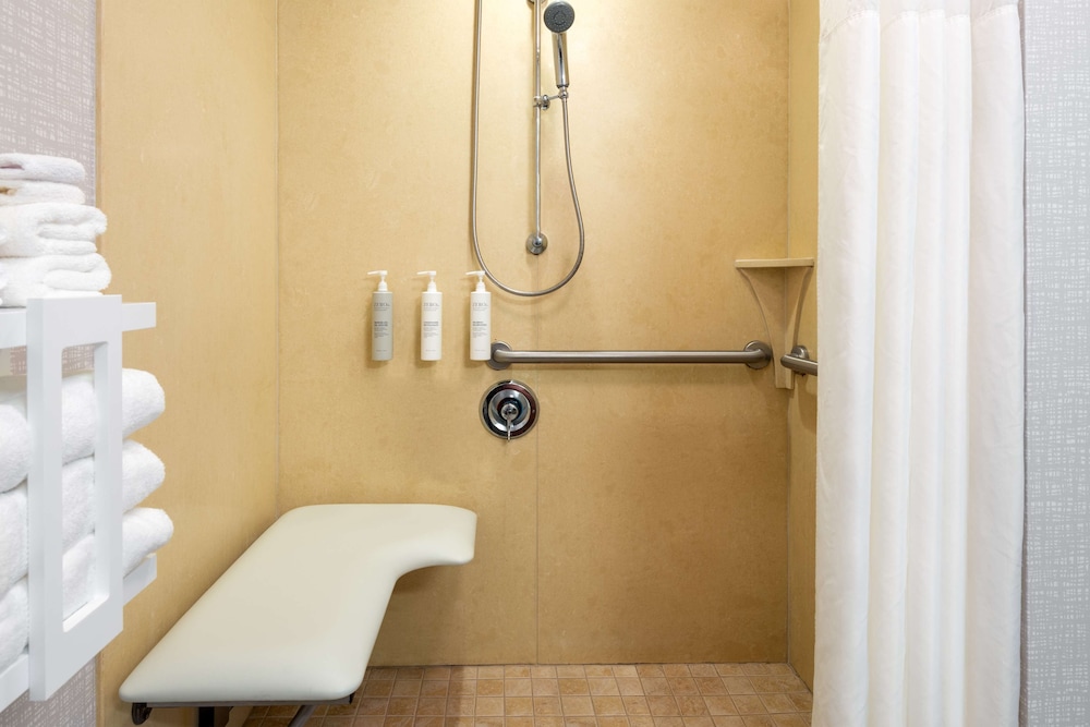 Hampton Inn & Suites Hartford Farmington - photo 26
