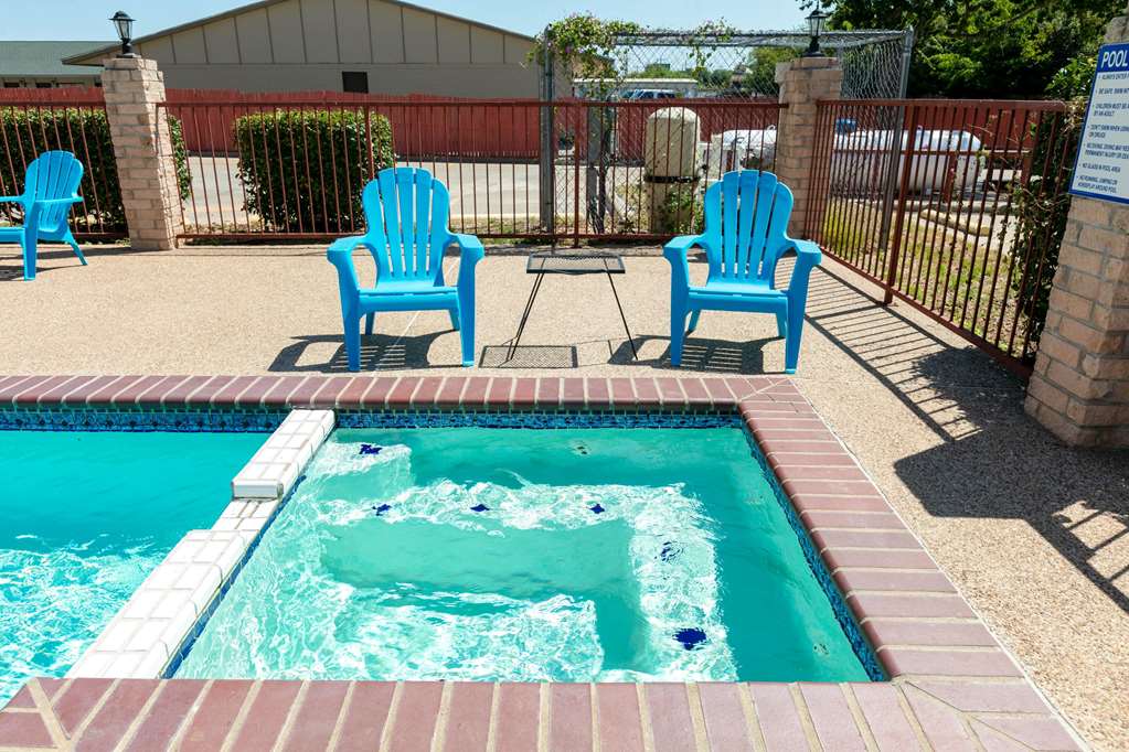 Days Inn by Wyndham Granbury - photo 12