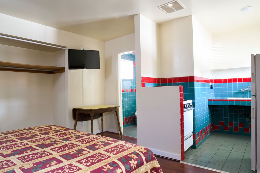 Merle Motel - photo 14