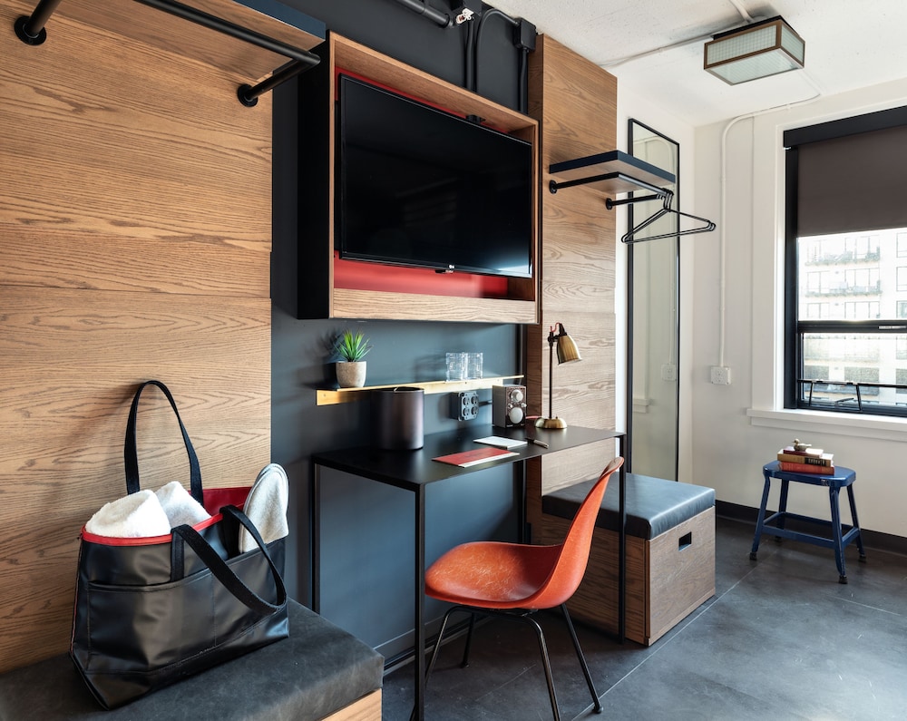 The Revolution Hotel - photo 26