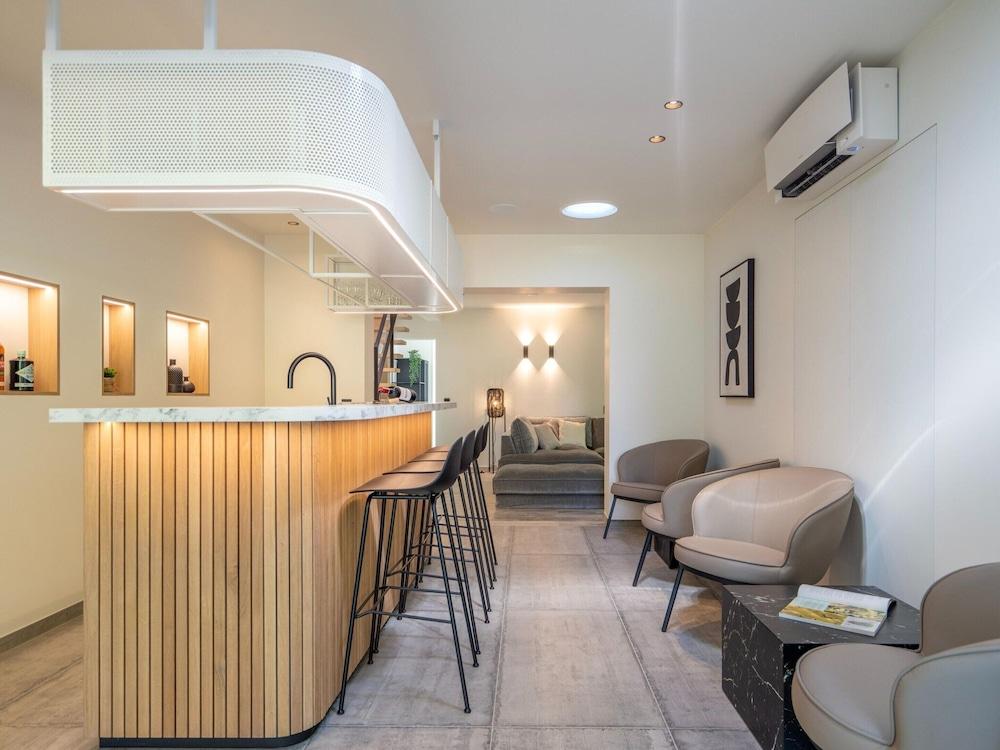 Luxury holiday home in Kortrijk with wellness — 4-Star Luxury Hotel in Kortrijk, Belgium