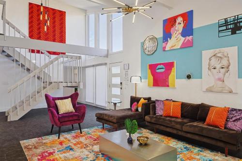 Posh 5bd W Pool Hot Tub Cinema Patio Foosball — Grand Prairie