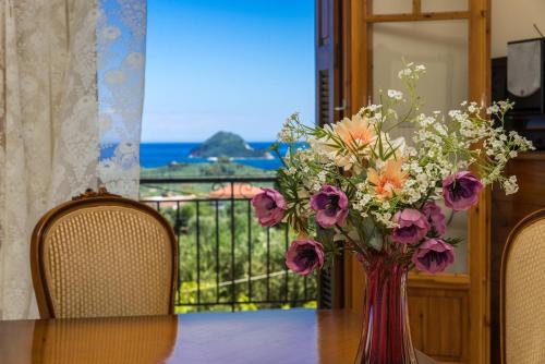 Irida's Apartment — 4-Star Luxury Hotel in Lithakia, Greece