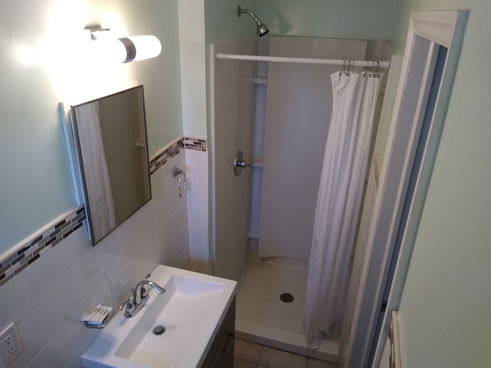 Laurel Notch Motel - photo 12
