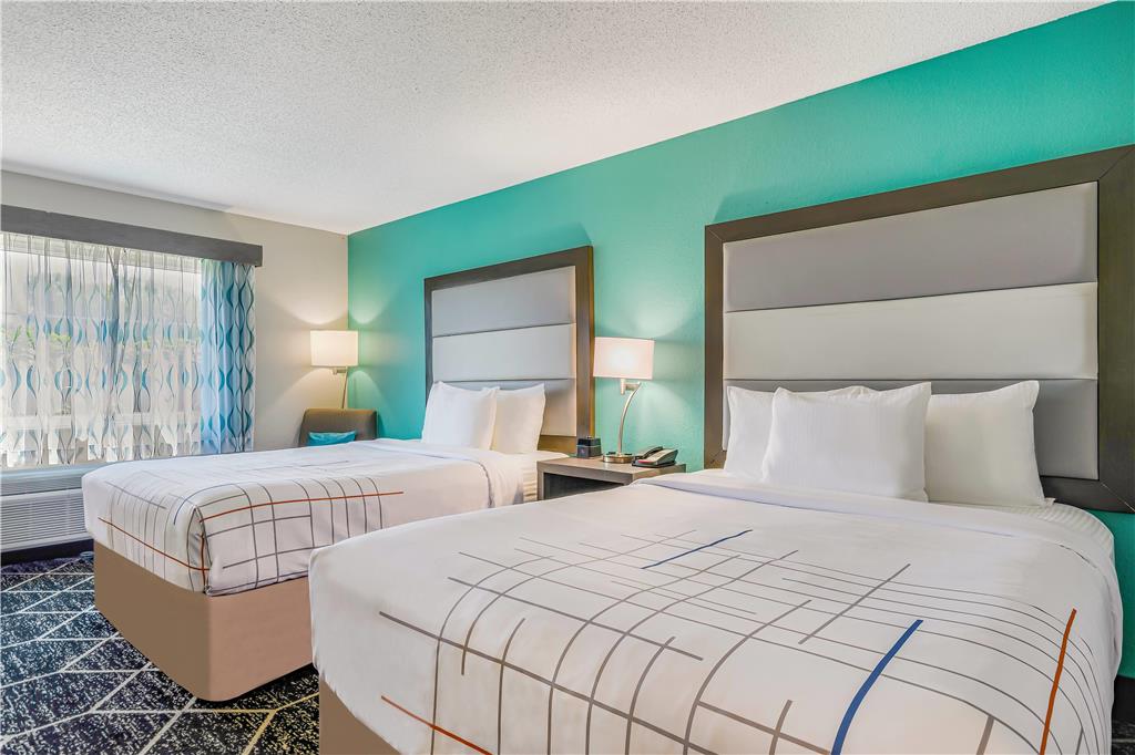 La Quinta Inn & Suites by Wyndham Batavia - photo 21