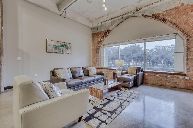 Luxury Downtown Dallas Stay by Amyfinehouse - photo 41