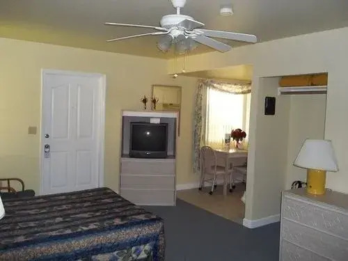 Sun Deck Motel - photo 13