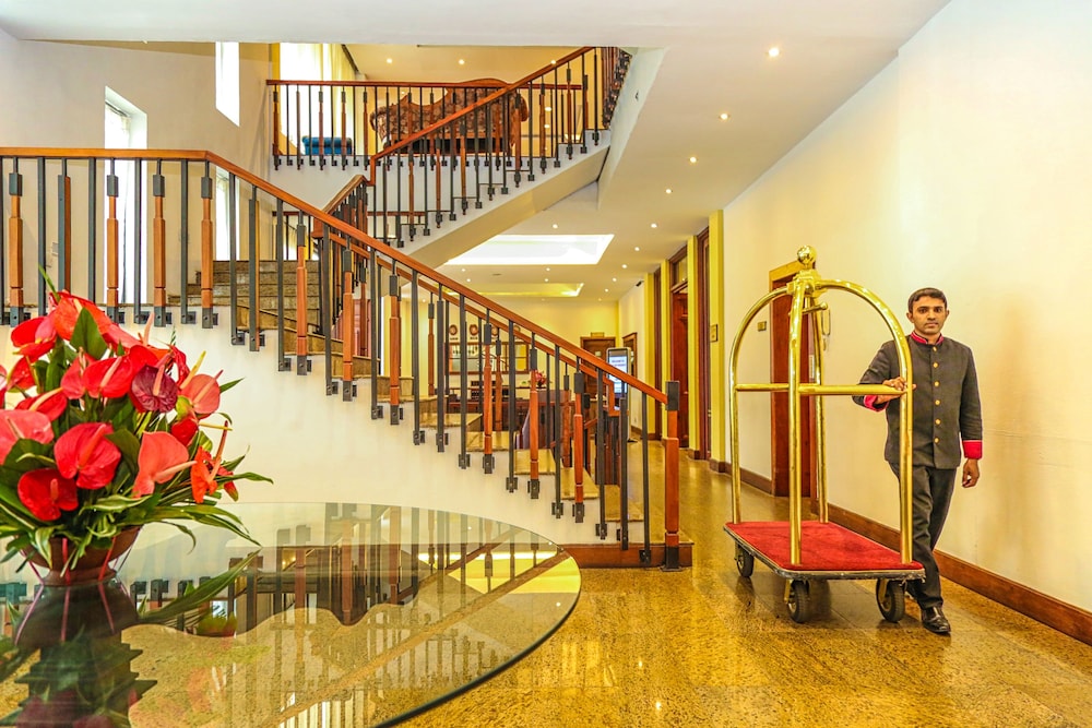 Oak Ray Regency Hotel — Kandy — photo 3
