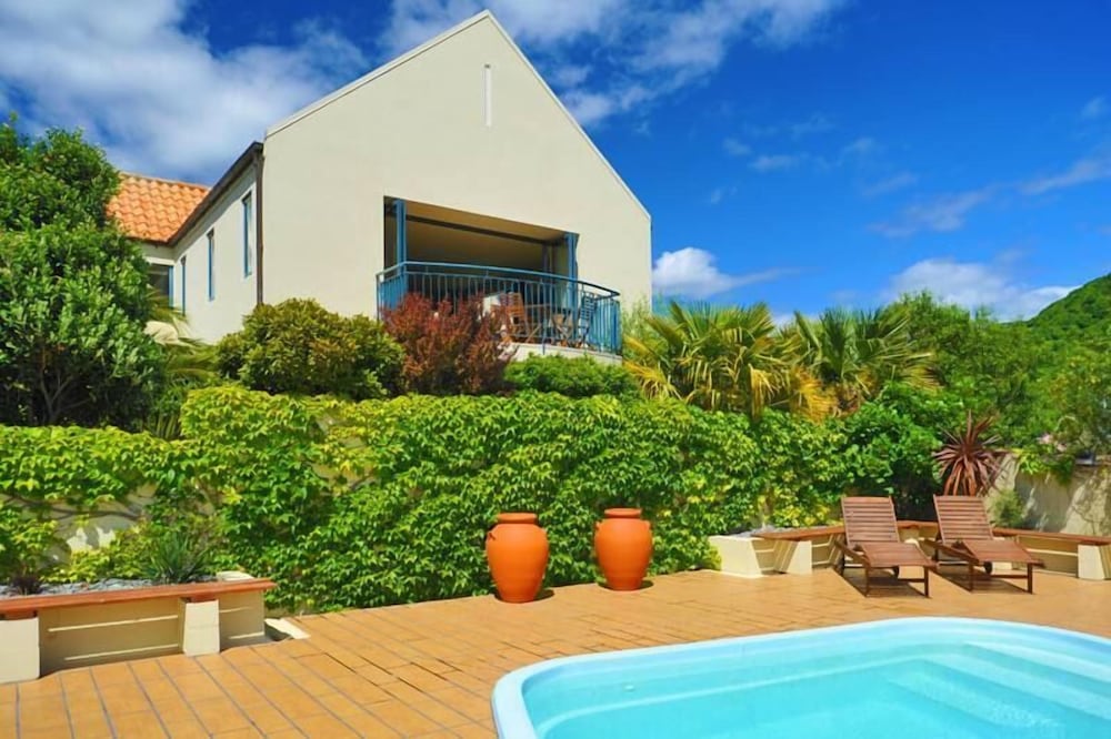 Apartments on the Waterfront — 4-Star Luxury Hotel in Picton, New Zealand