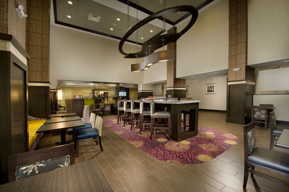 Hampton Inn & Suites Buffalo Airport - photo 3