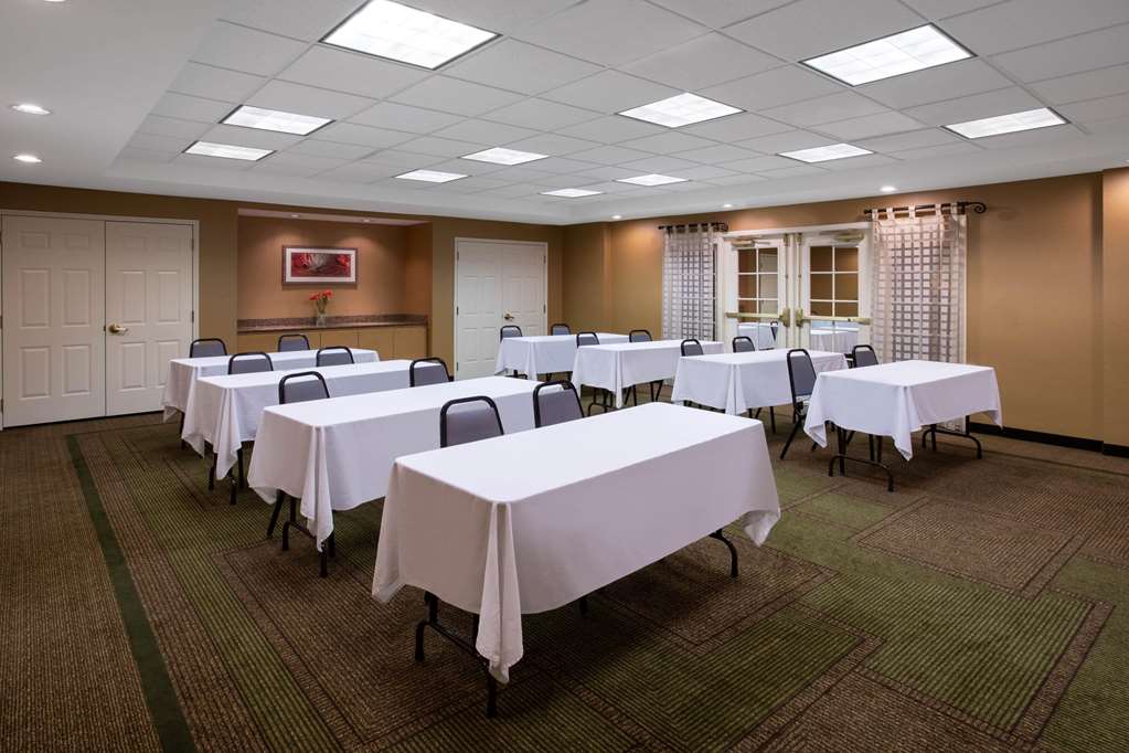 La Quinta Inn & Suites by Wyndham Denver Southwest Lakewood - photo 26