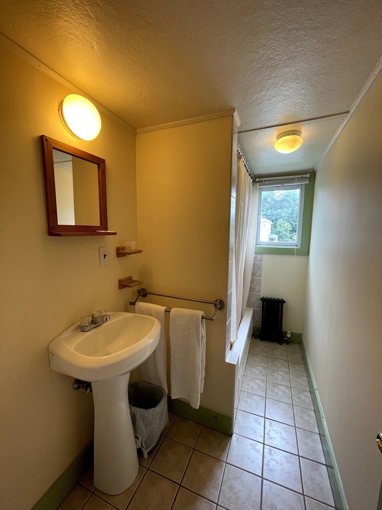 The Riverside Inn - photo 33