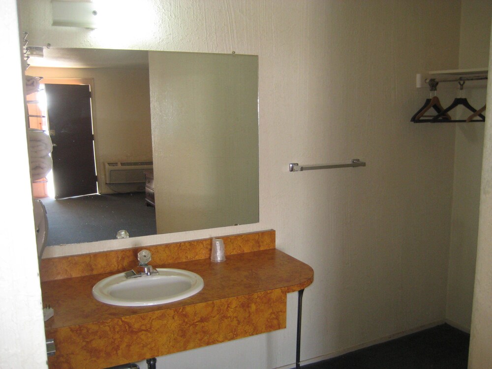 El Capitan Motel - photo 50
