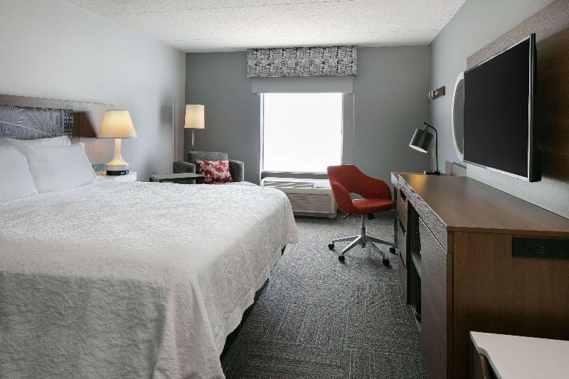 Hampton Inn Dubuque - photo 24