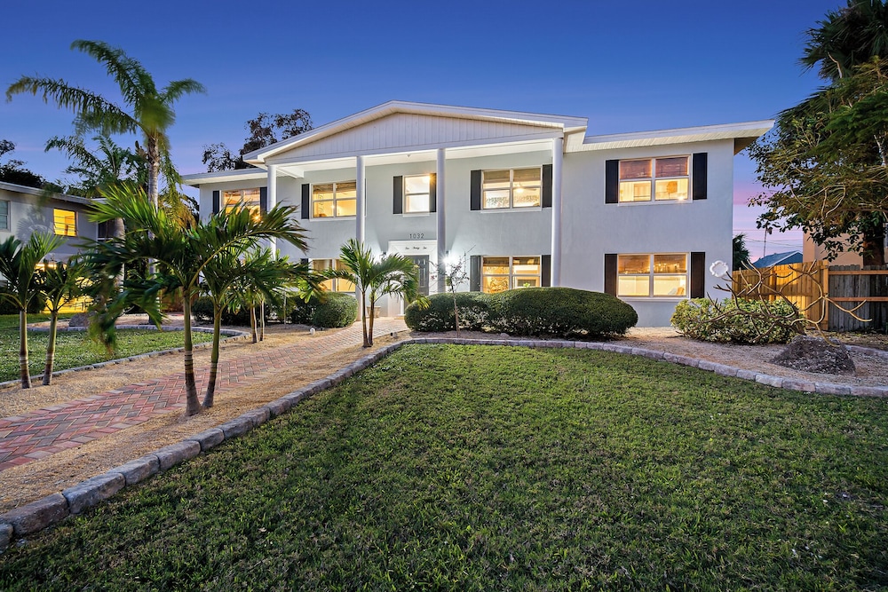 Lora Square - last minute hotel in Indian Harbour Beach
