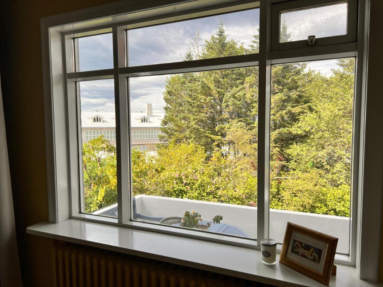 Casa Dísa Dreams A Boutique Guesthouse in Reykjavik City`s Central Park and Botanical Garden in Laugardalur Hot Spring Valley